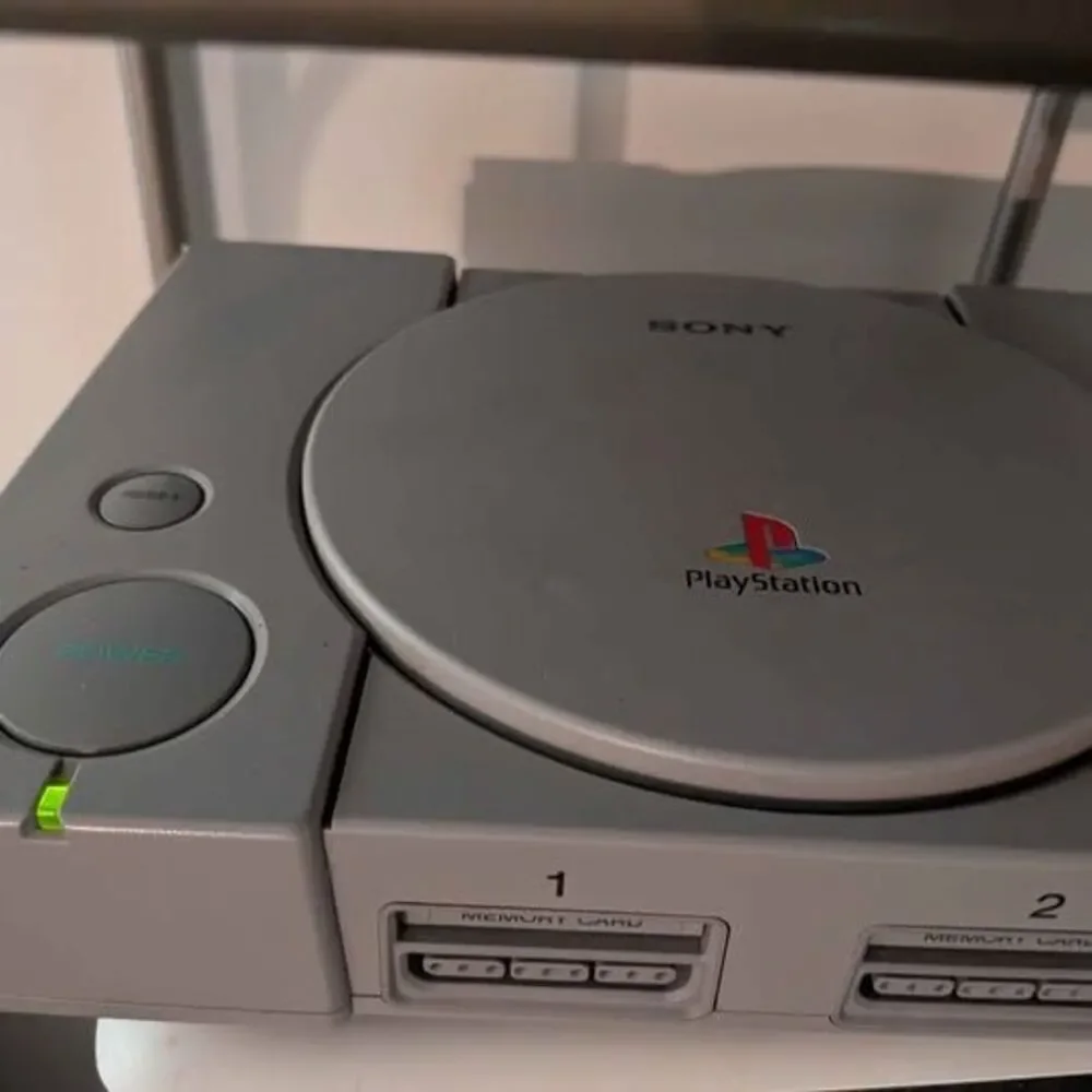 Playstation 1 console with HDMI adapter. No controllers comes with one gam